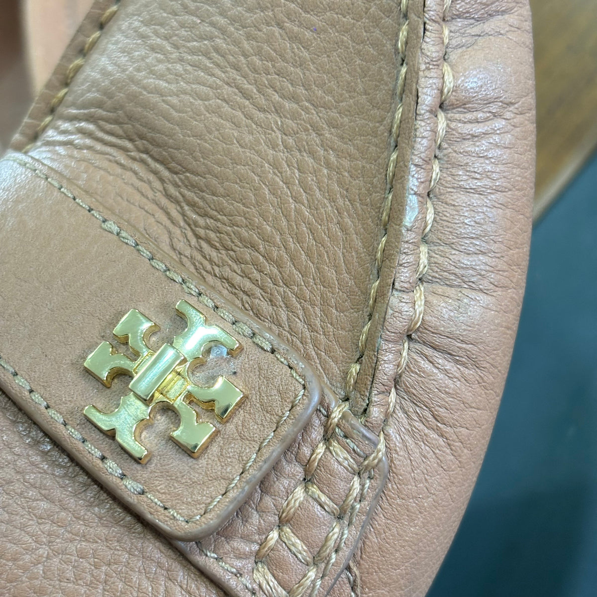 Tory Burch Kira Driver Beige Tumble Leather Driving Flat Moccasin | Pre Loved |