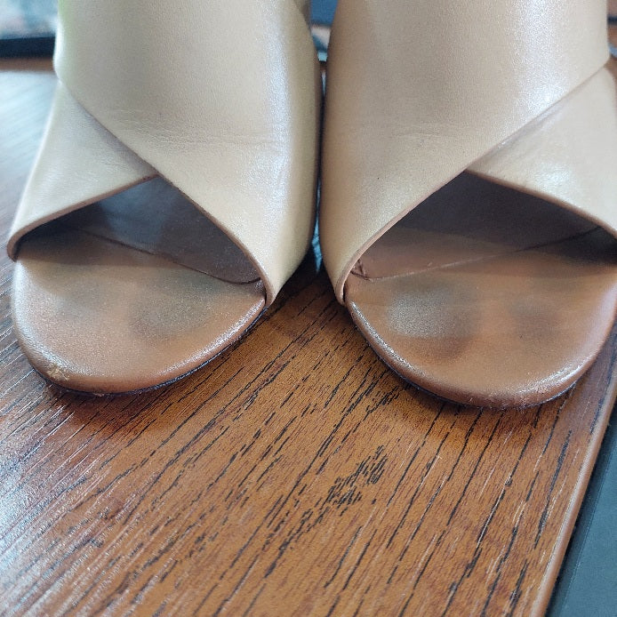 Tory Burch Beige Leather Colorblock Wedges | Pre Loved |