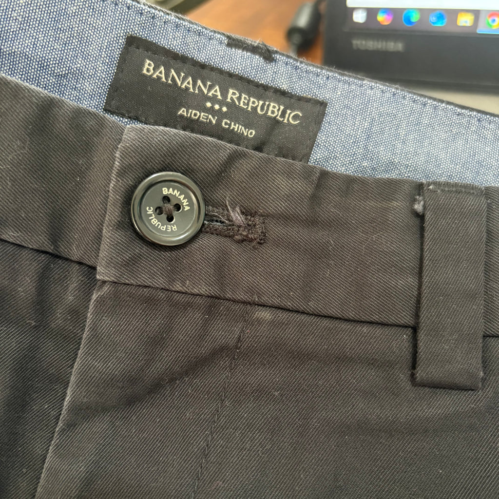 Banana Republic Men's Black Aiden Chino Pants | Pre Loved |