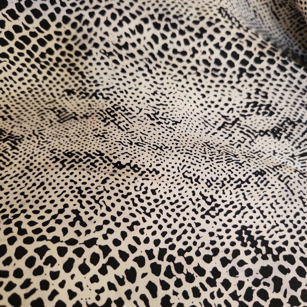 Robbie Bee Printed Silk Cropped Pants | Brand New |
