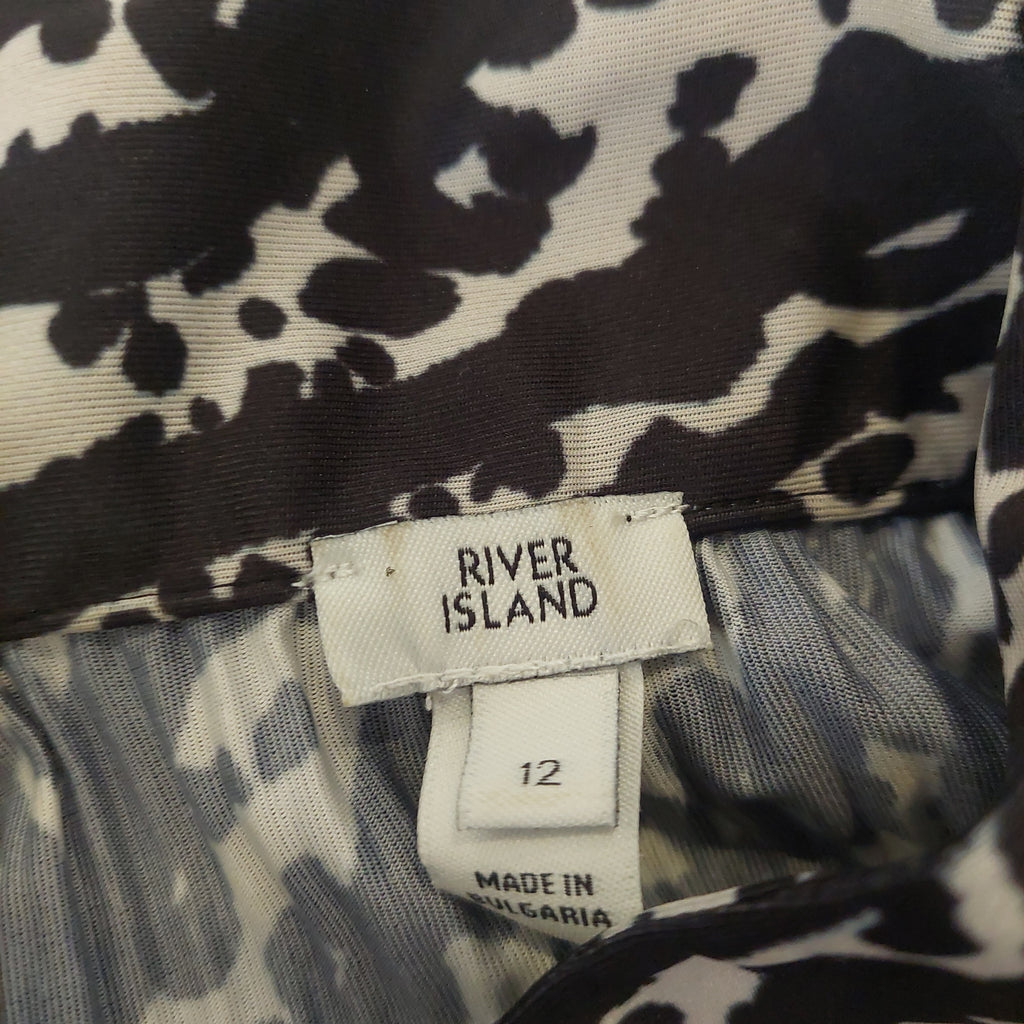 River Island Black & Beige Printed Button-down Top | Gently Used |