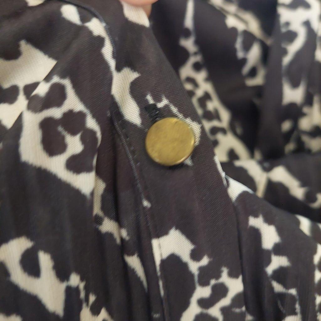 River Island Black & Beige Printed Button-down Top | Gently Used |