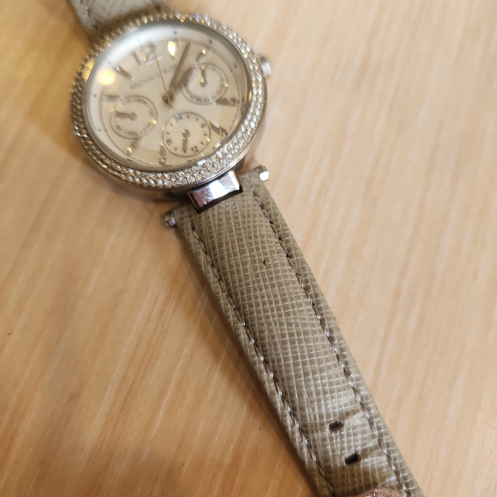 Michael Kors MK2503 Grey Leather Strap Watch | Gently Used |
