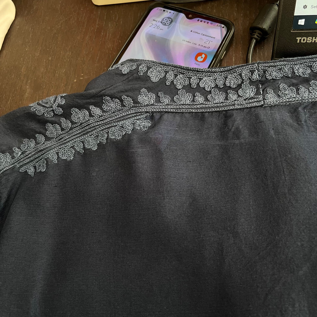 Miraka Dark Blue Embroidered Kurta | Pre Loved |