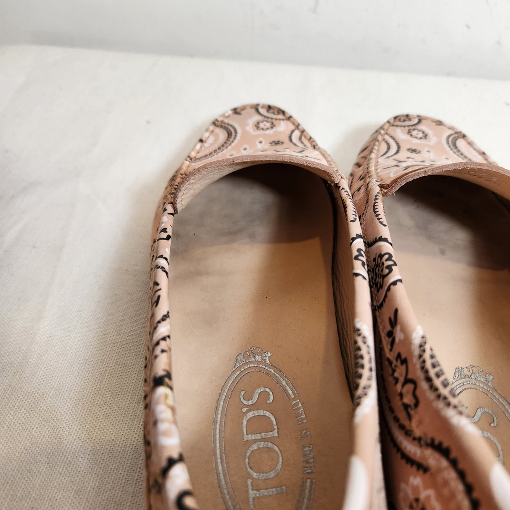 TOD'S Peach Paisley Printed Moccasin Loafers | Pre Loved |