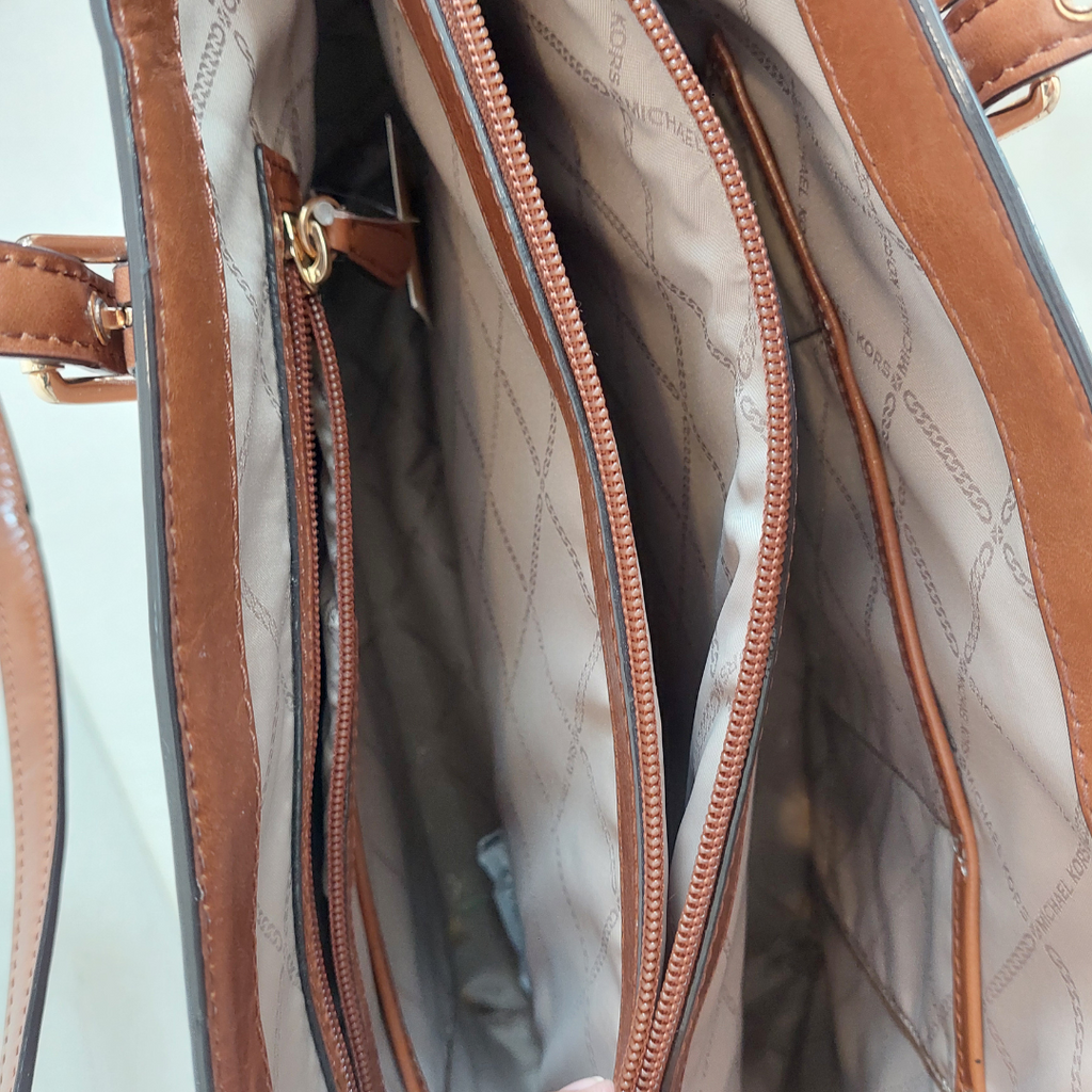 Michael Kors Tan VOYAGER Textured Tote Bag | Gently Used |
