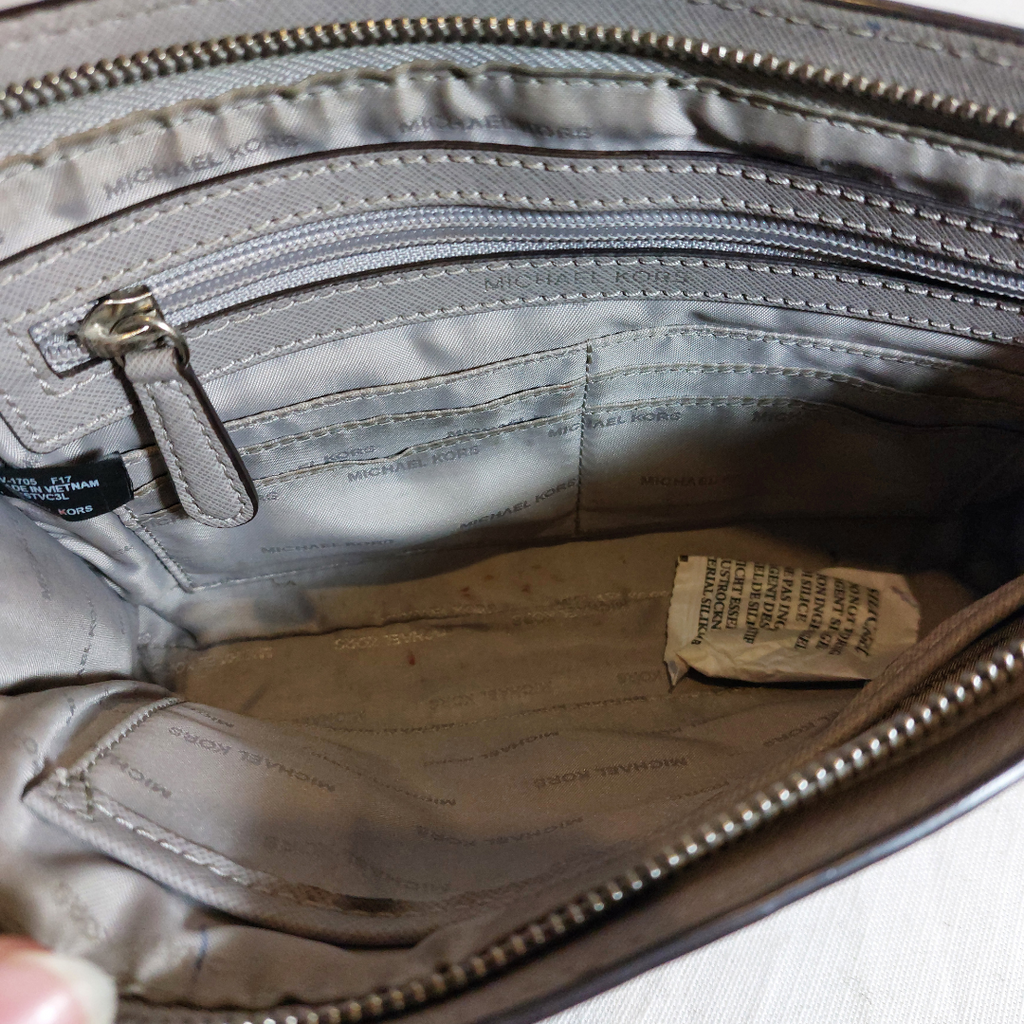 Michael Kors Grey Leather Jet Set Large Saffiano Crossbody Bag | Gently Used |