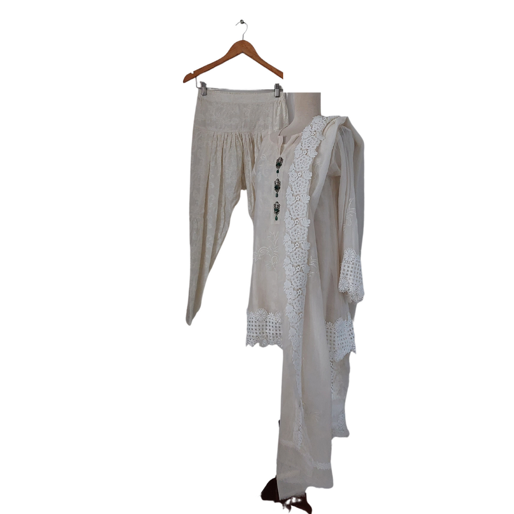 Farnaz Mustafa Cream Embroidered Outfit (4 pieces) | Pre Loved |