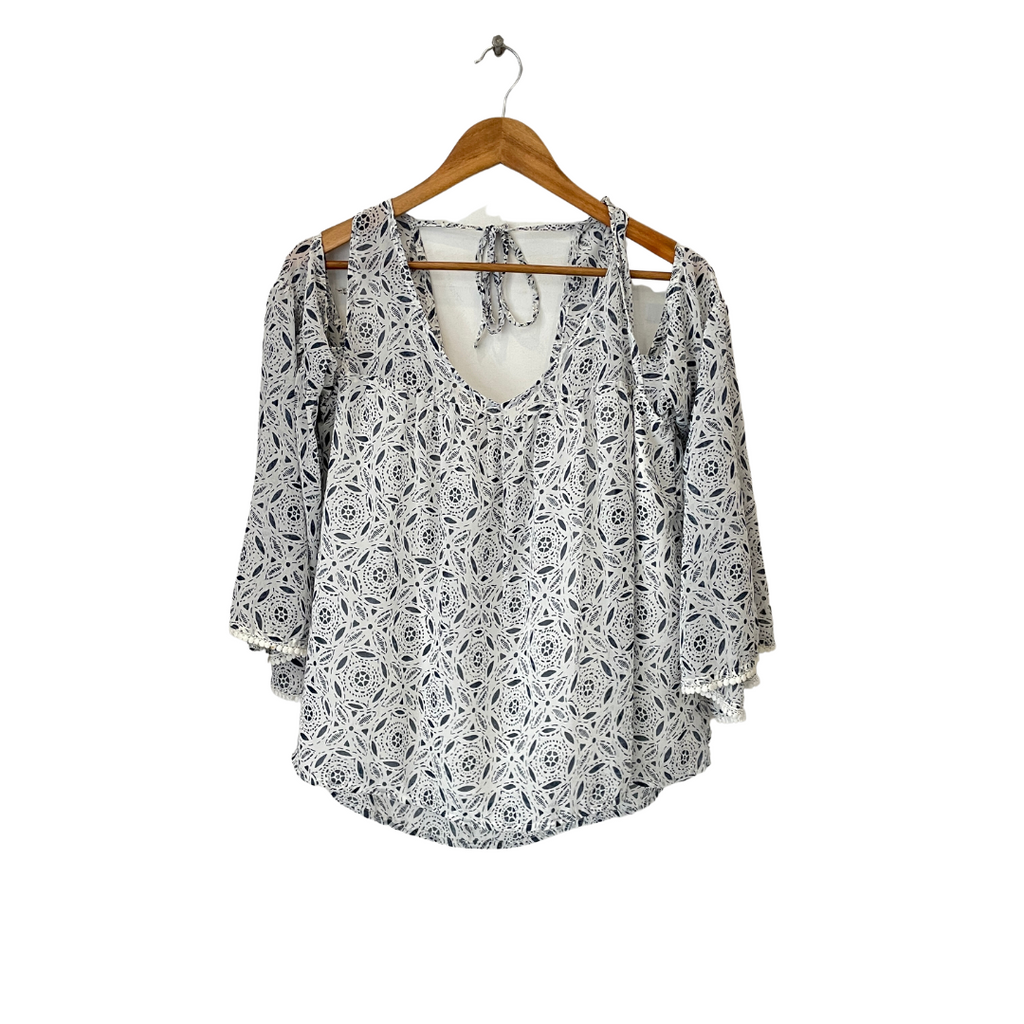 Abercrombie & Fitch White and Blue Printed Cold Shoulder Top | Pre Loved}