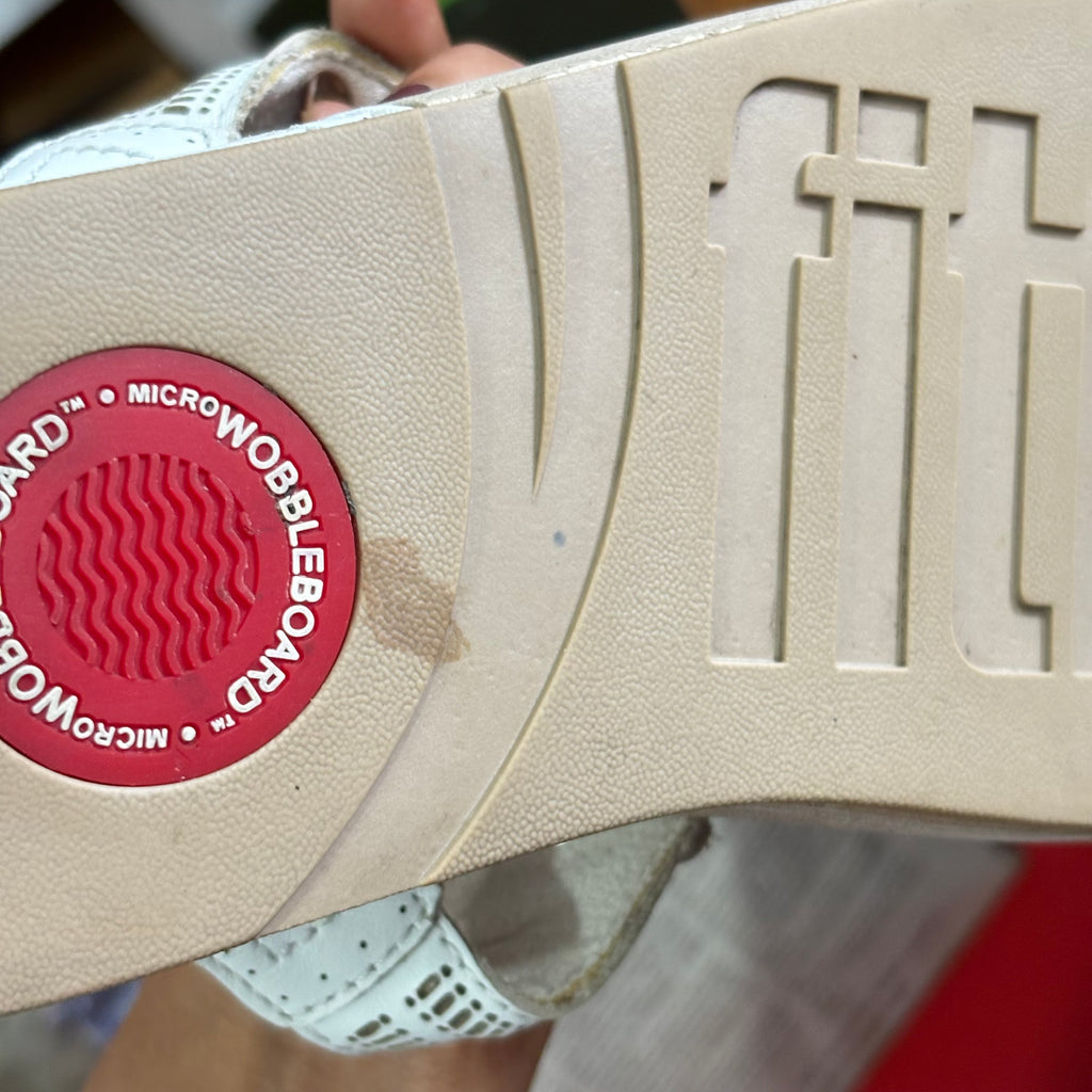 Fitflop White & Grey FIORELLA Leather Thong Wobble Sandals | Gently Used |