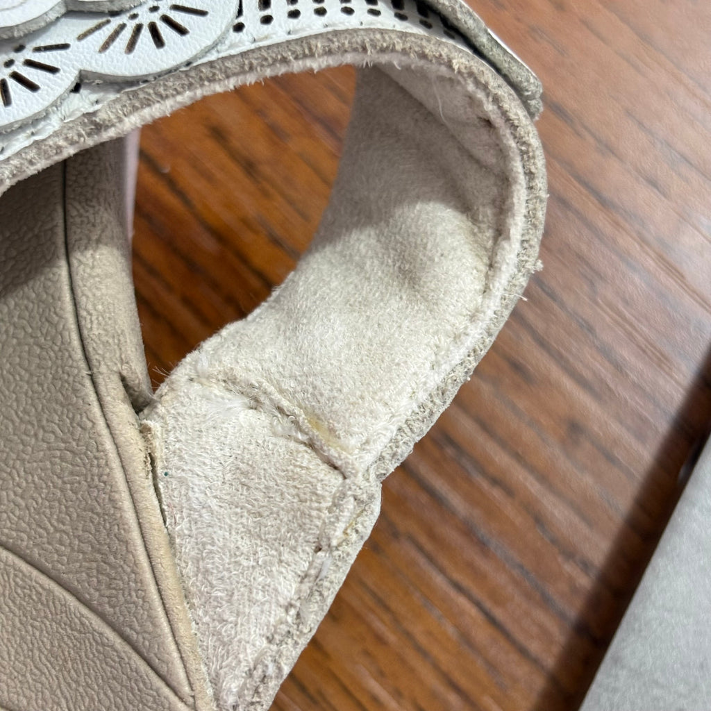 Fitflop White & Grey FIORELLA Leather Thong Wobble Sandals | Gently Used |