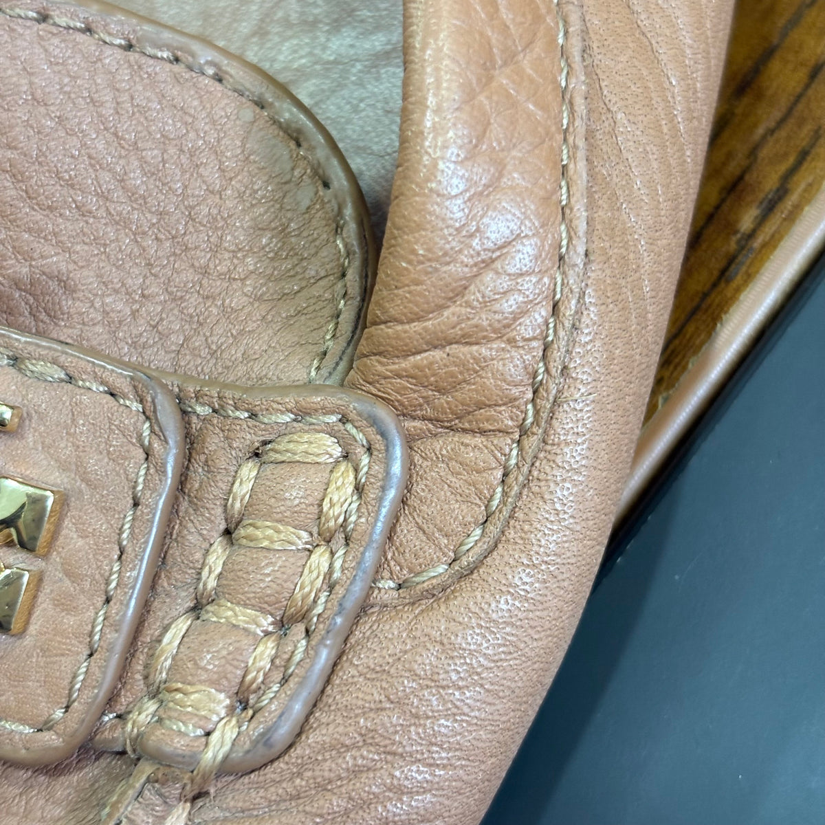Tory Burch Kira Driver Beige Tumble Leather Driving Flat Moccasin | Pre Loved |