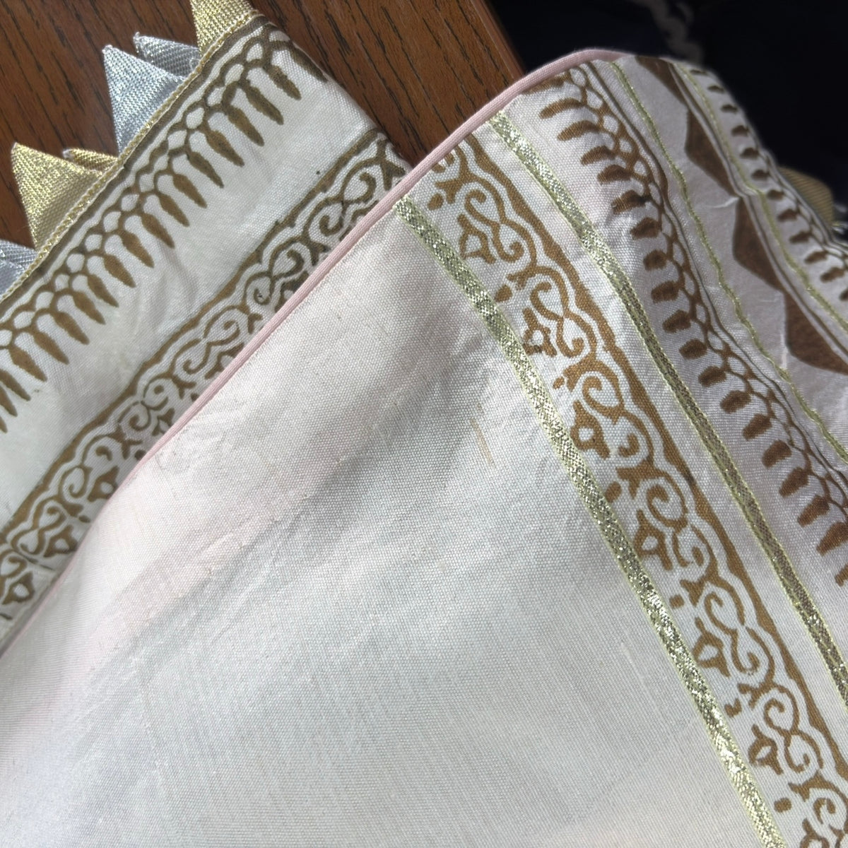 Annus Abrar Ivory Block Print Rawsilk Outfit (2 Piece) | Pre Loved |