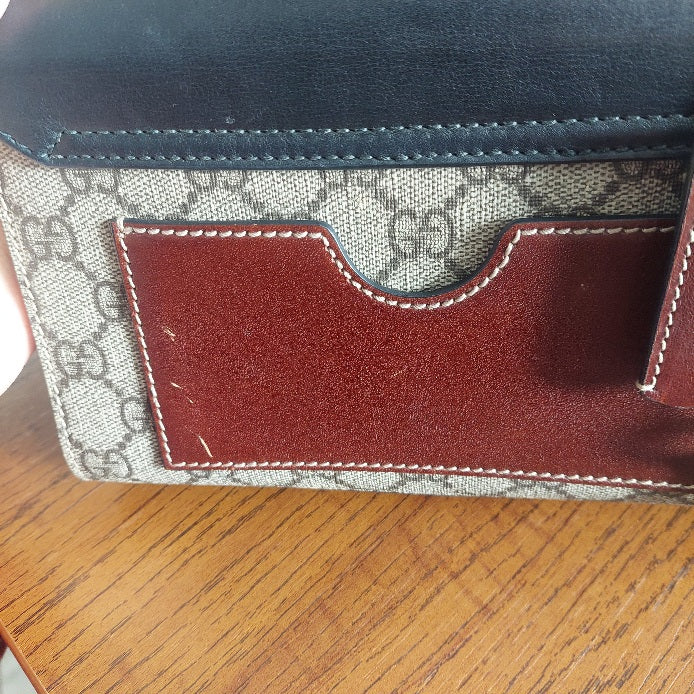 Gucci Black & Beige Padlock Leather Crossbody Bag | Pre Loved |