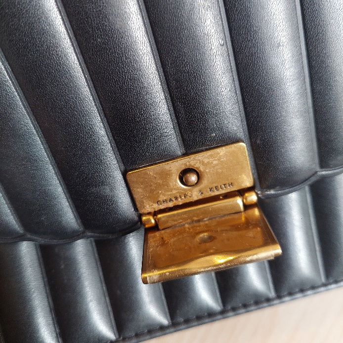 Charles & Keith Black Panelled Handle Bag | Pre Loved |
