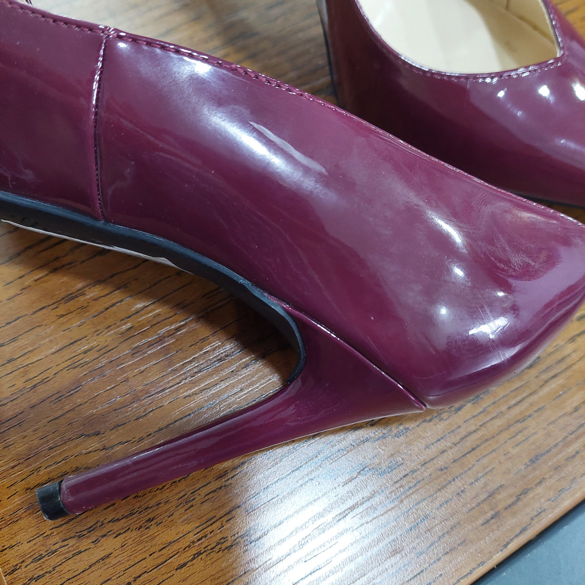 Guess Burgundy DCark Prindy Pointed Toe Pumps | Pre Loved |