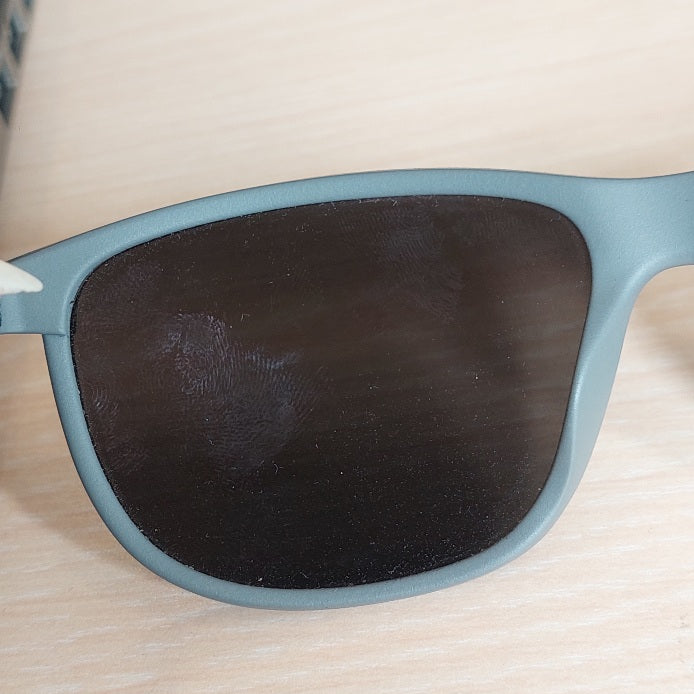 Maui Jim Men's Grey MJ 811 'Dragon's Teeth' Sunglasses | Pre Loved |