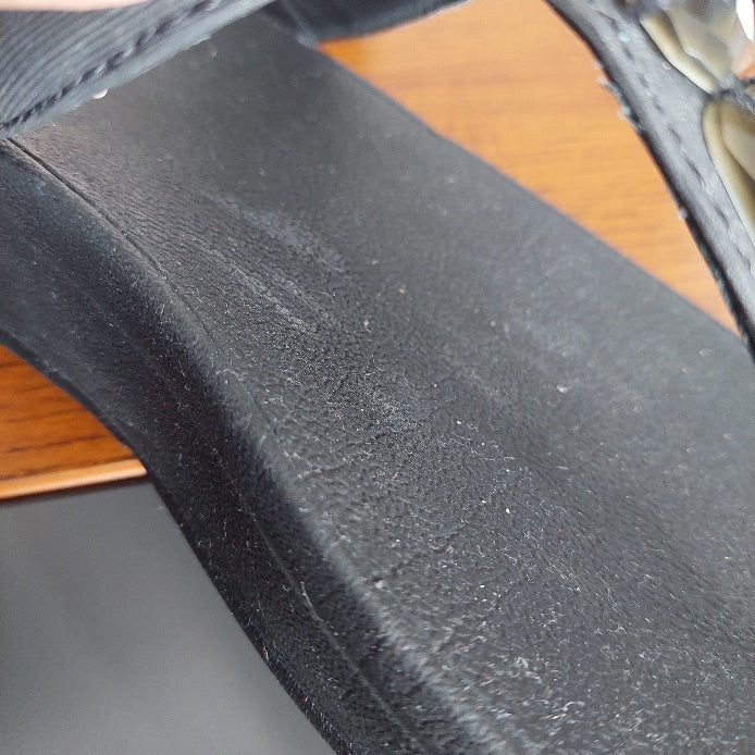 FitFlop Black Embellished Thong Sandals | Like New |
