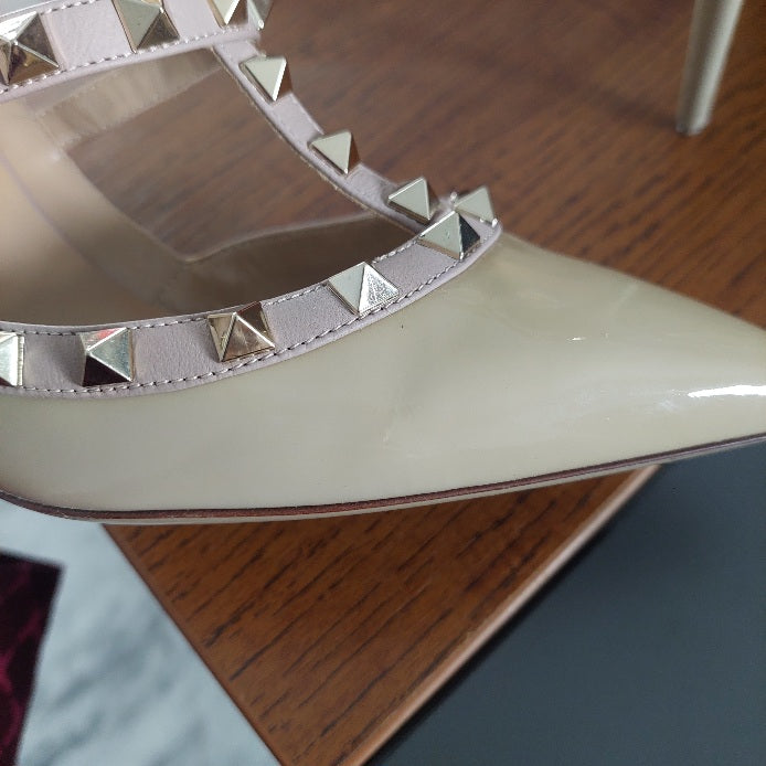 Valentino Poudre Patent Rockstud T-Strap Pointed Toe Pump Heels | Pre Loved |