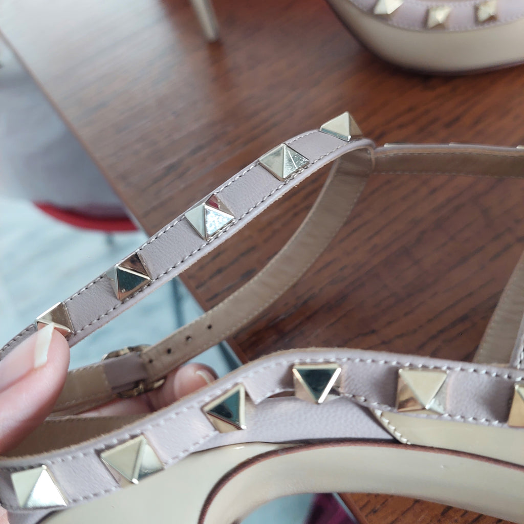 Valentino Poudre Patent Rockstud T-Strap Pointed Toe Pump Heels | Pre Loved |