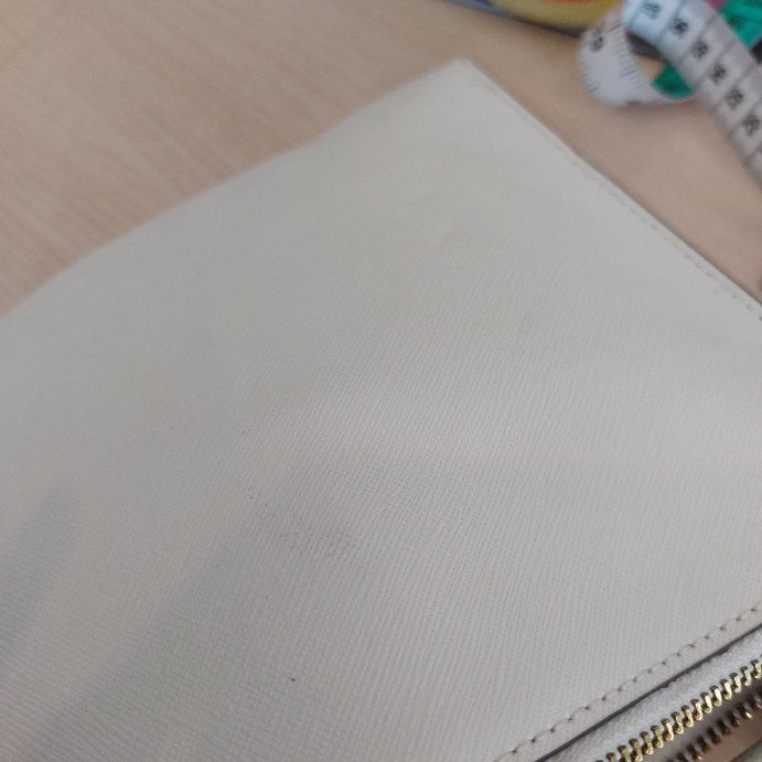 Michael Kors White Leather Large Wristlet | Pre Loved |
