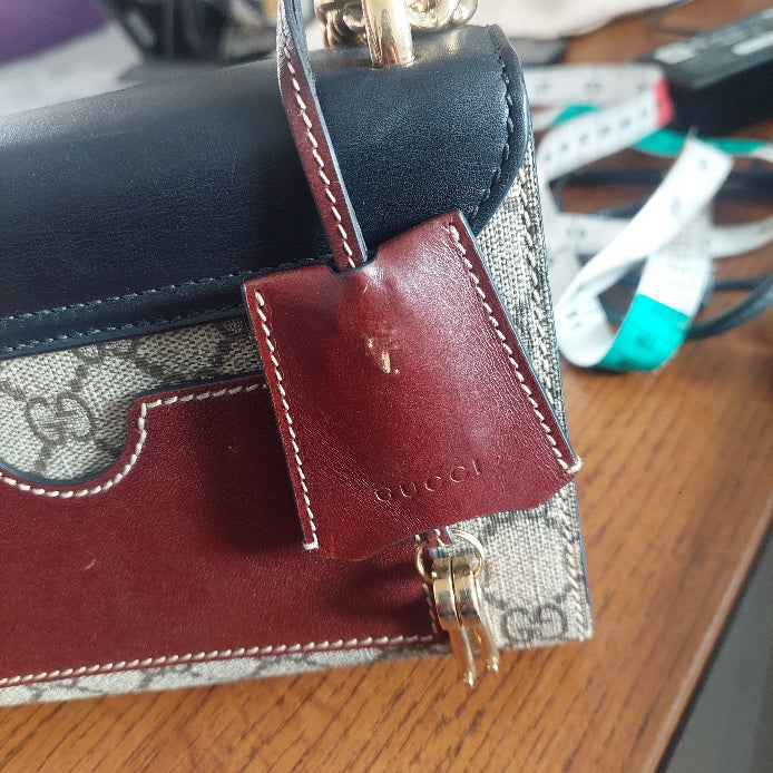 Gucci Black & Beige Padlock Leather Crossbody Bag | Pre Loved |