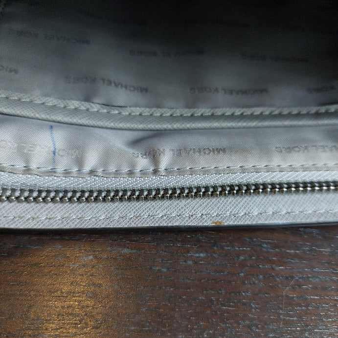Michael Kors Grey Leather Jet Set Large Saffiano Crossbody Bag | Gently Used |