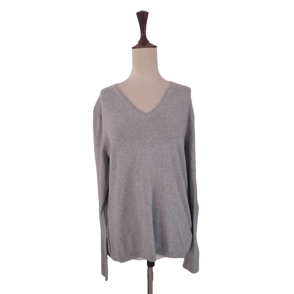 Gap Light Grey V-neck Sweater | Gently Used |