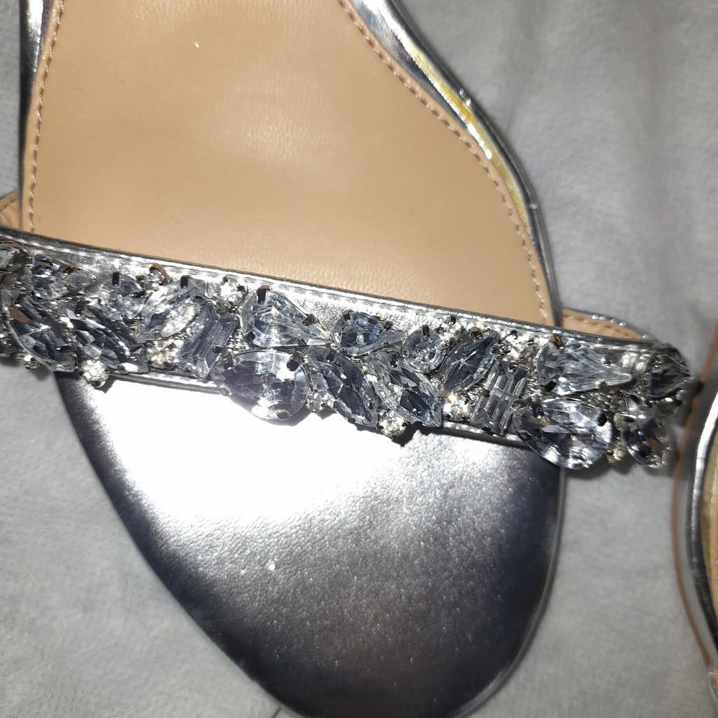 Jewel By Badgley Mischka Silver Rhinestone Heels | Pre Loved |