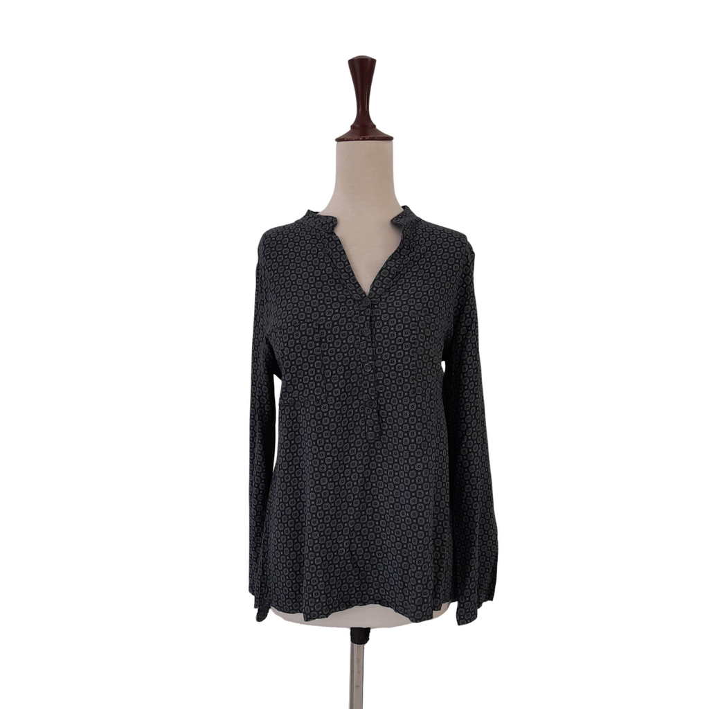 SCHWESTERHERZEN Grey Printed Blouse | Gently Used |