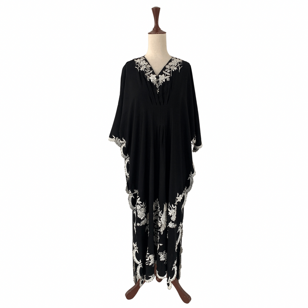 Farimann Rizwan Black with White Embroidery Kaftan | Gently Used |
