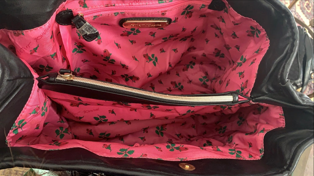Betsey johnson black quilted heart bag best sale