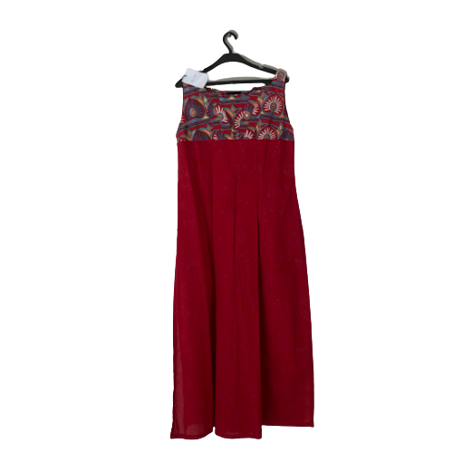 Daaman sleeveless red kurta
