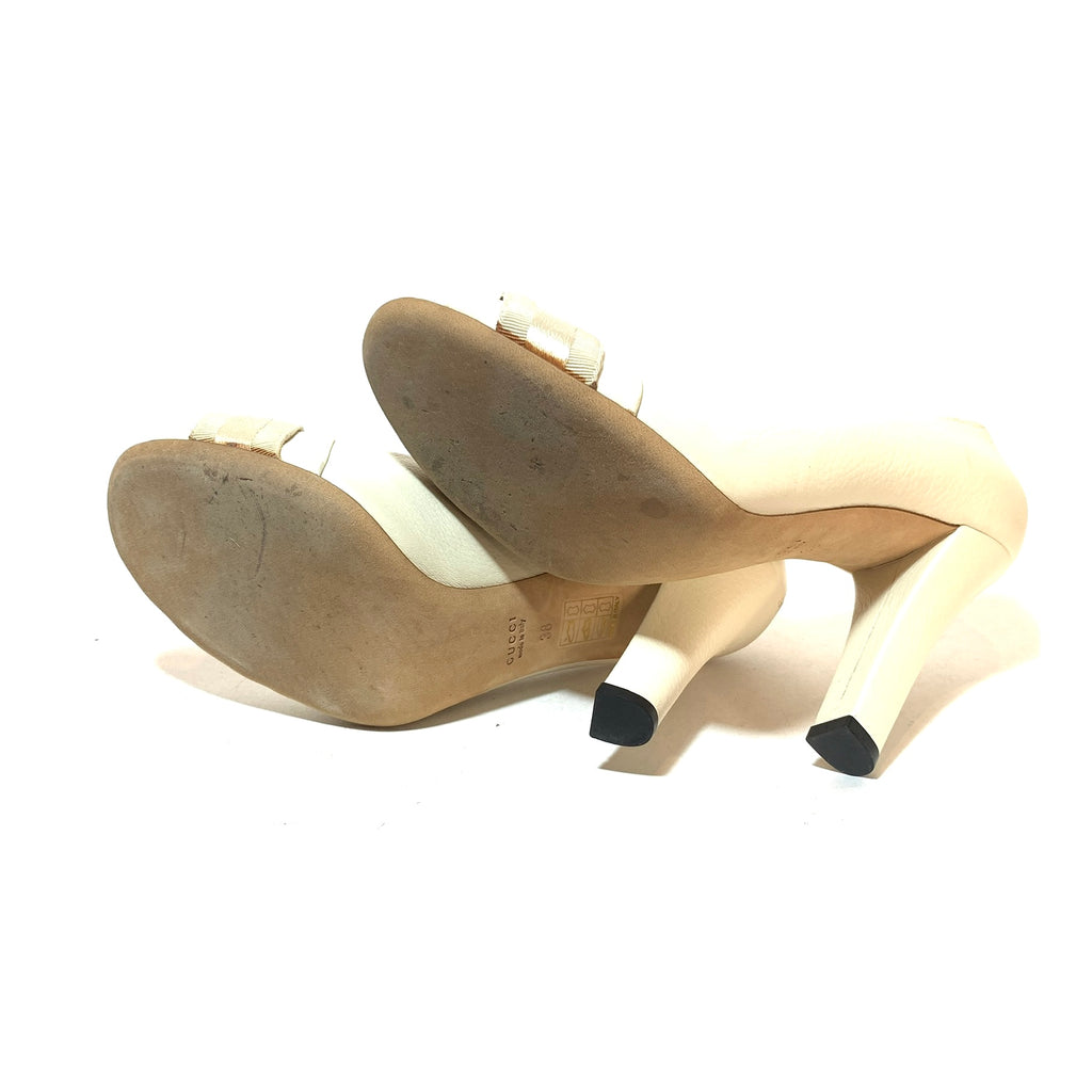 Gucci White Leather Interlocking Logo Pumps | Pre Loved |