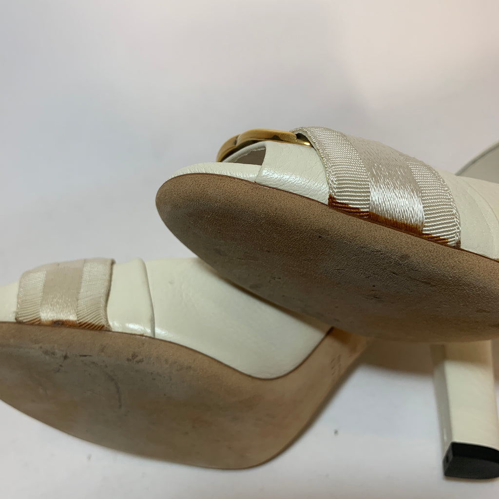 Gucci White Leather Interlocking Logo Pumps | Pre Loved |