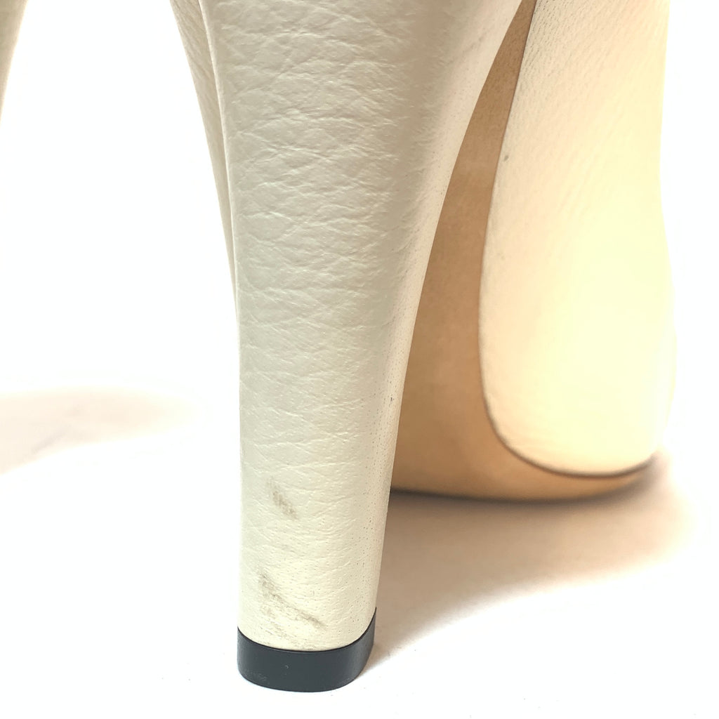 Gucci White Leather Interlocking Logo Pumps | Pre Loved |