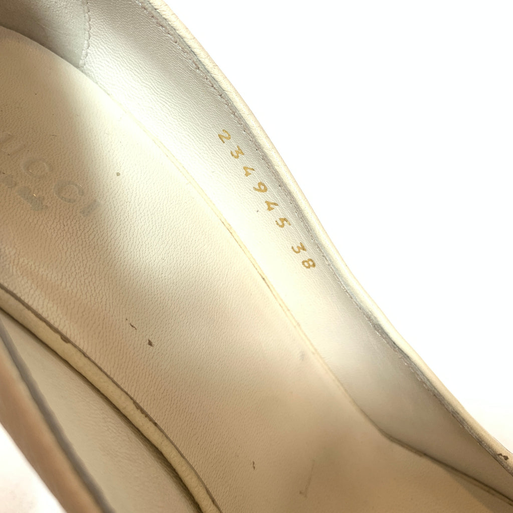 Gucci White Leather Interlocking Logo Pumps | Pre Loved |