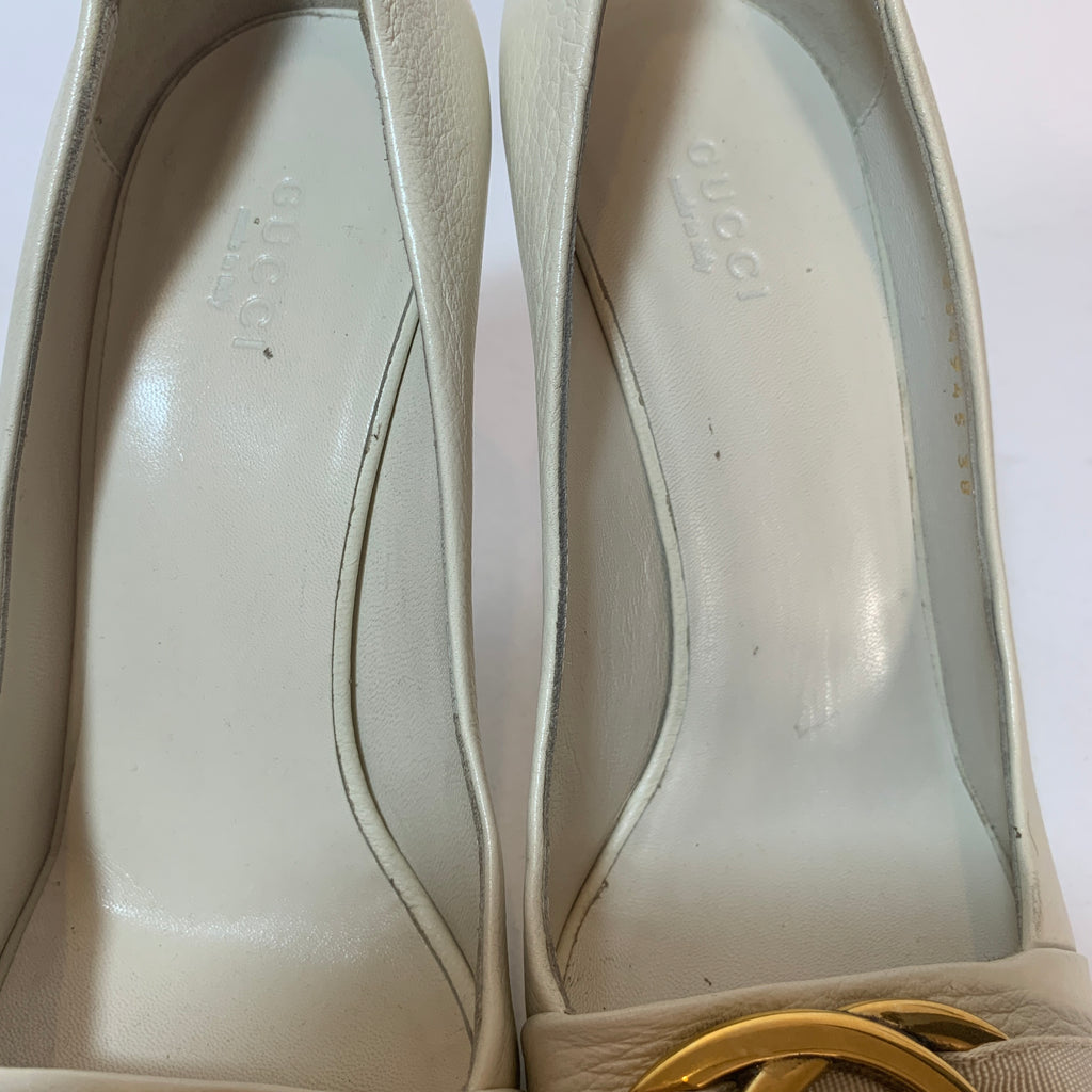 Gucci White Leather Interlocking Logo Pumps | Pre Loved |