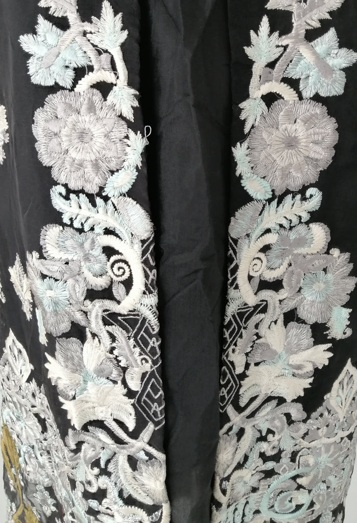 Sana Safinaz Black & White Embroidered Kameez
