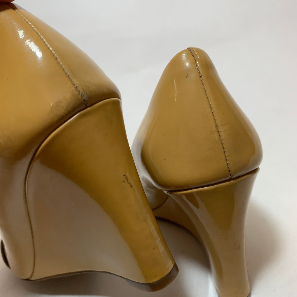 Tory Burch Patent Leather Camel 'Trudy' Peep-toe Wedges | Pre Loved |