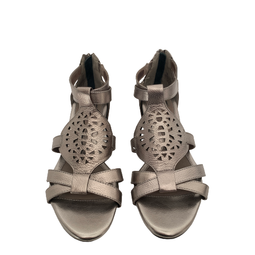 Sofft Dark Silver Leather Sandals | Gently Used |