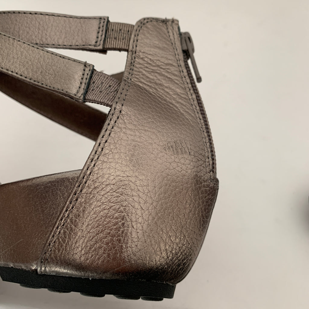 Sofft Dark Silver Leather Sandals | Gently Used |