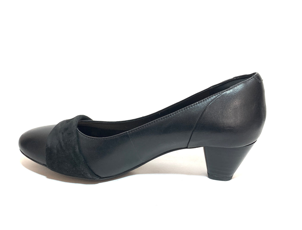 Clark's Black Leather Pumps | Gently Used |