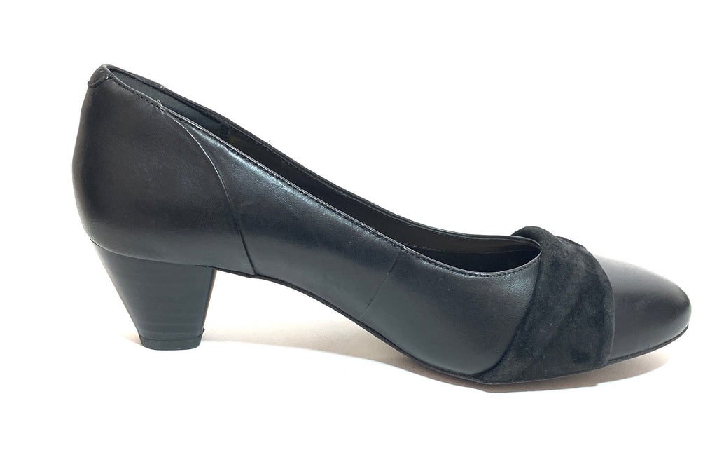 Clark's Black Leather Pumps | Gently Used |