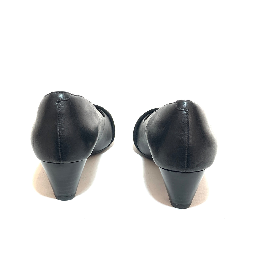 Clark's Black Leather Pumps | Gently Used |