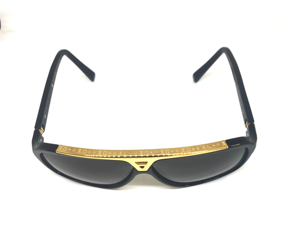 Louis Vuitton Black/Gold Evidence Aviator Sunglasses w. Box and Case For  Sale at 1stDibs