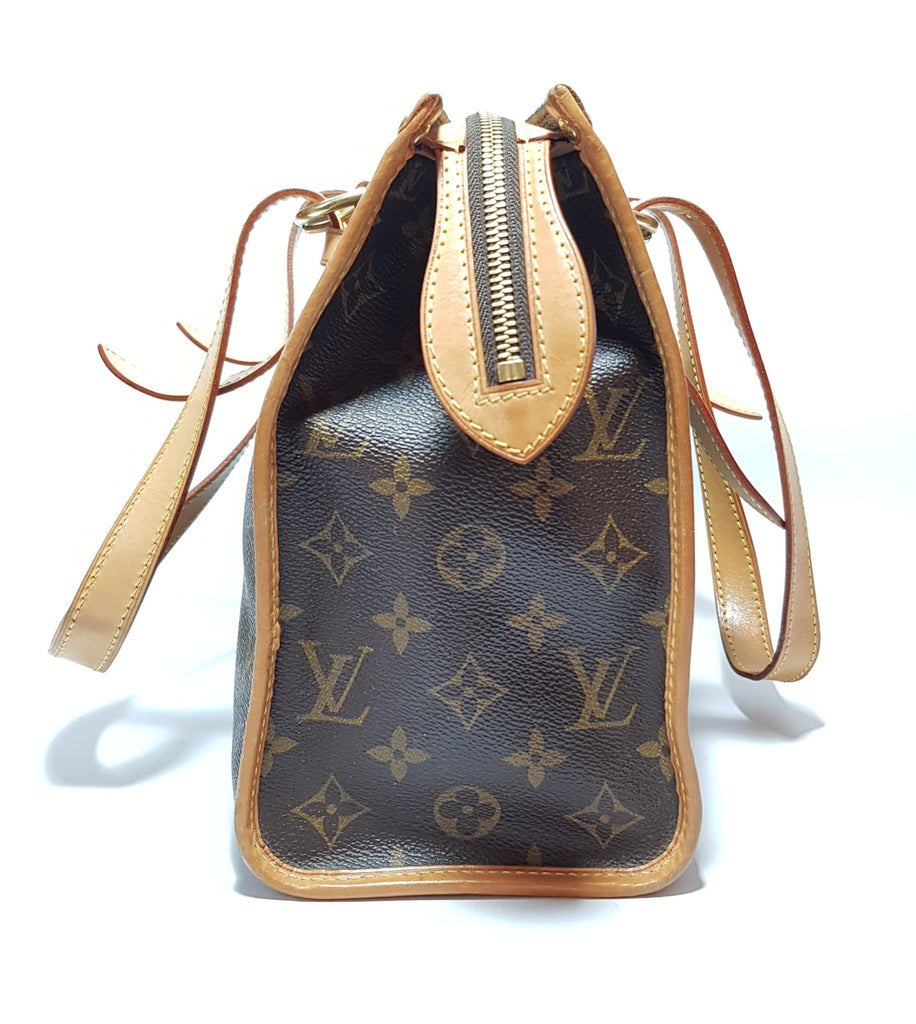 Gently used LOUIS VUITTON monogram sonotine bag! This bag is in