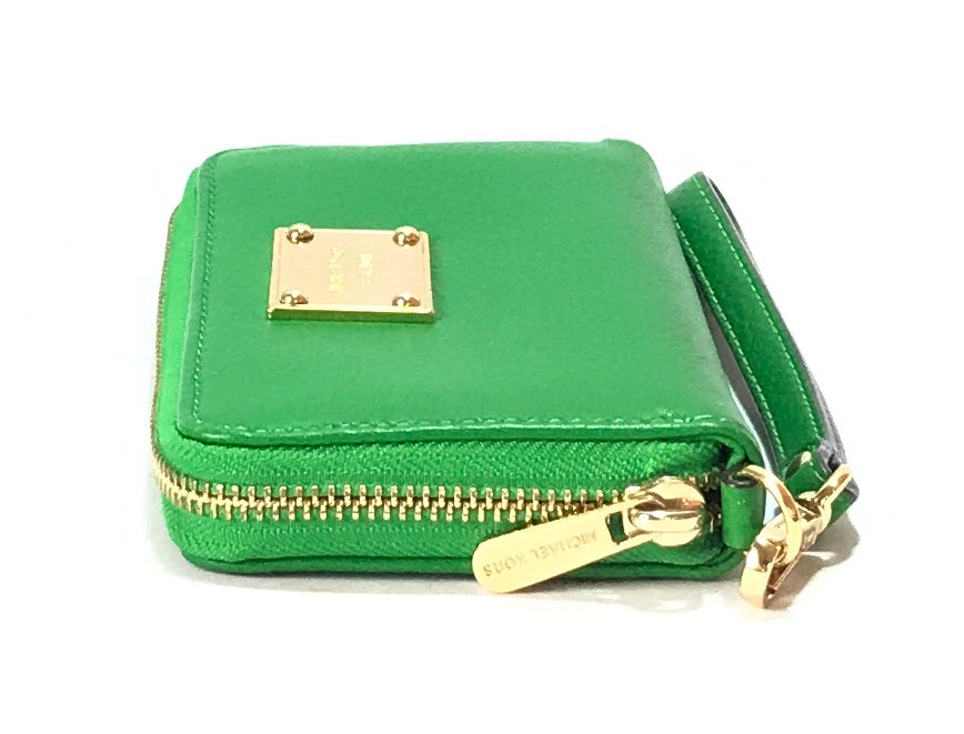 Michael Kors Parrot Green Wallet | Like New |