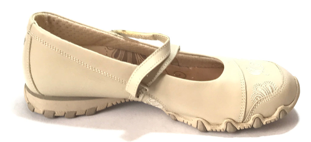 Sketchers Beige Floral Canvas Shoes | Gently Used |