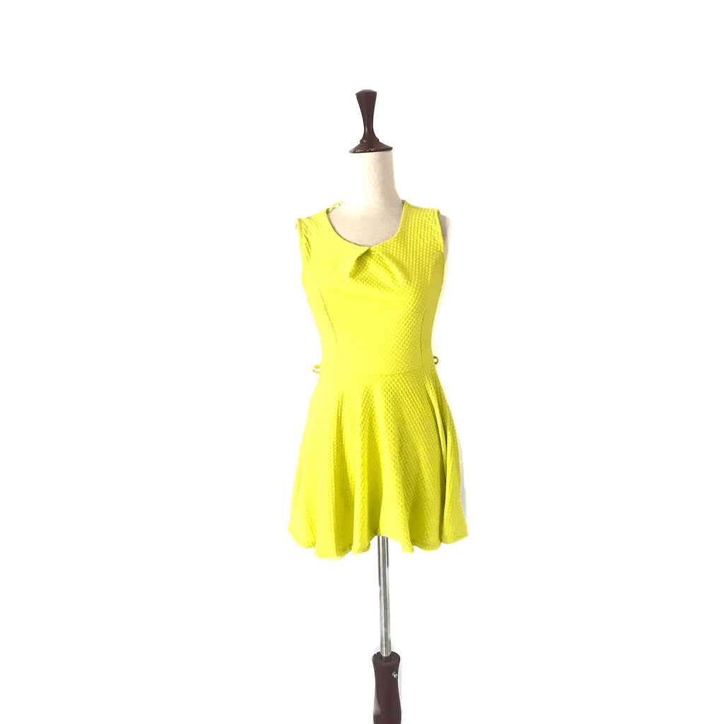 Quiz Lime Sleeveless Dress | Gently Used |
